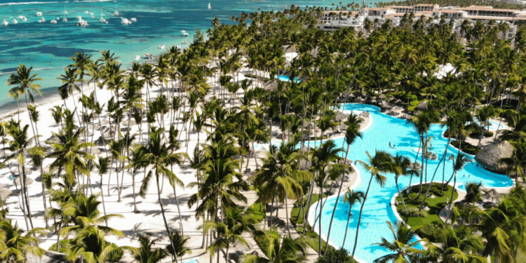 Avoya Travel Celebrates Largest-Ever Land Forum at Secrets Tides Punta Cana