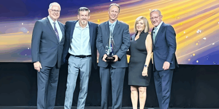 OutsideAgents.com Wins Prestigious Golden Legacy Award At Travel Leaders Network EDGE Conference